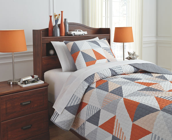 Layne Signature Design by Ashley Coverlet Set Twin
